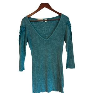 Ginmicks by BKE Embroidered 3/4 Sleeve Top
